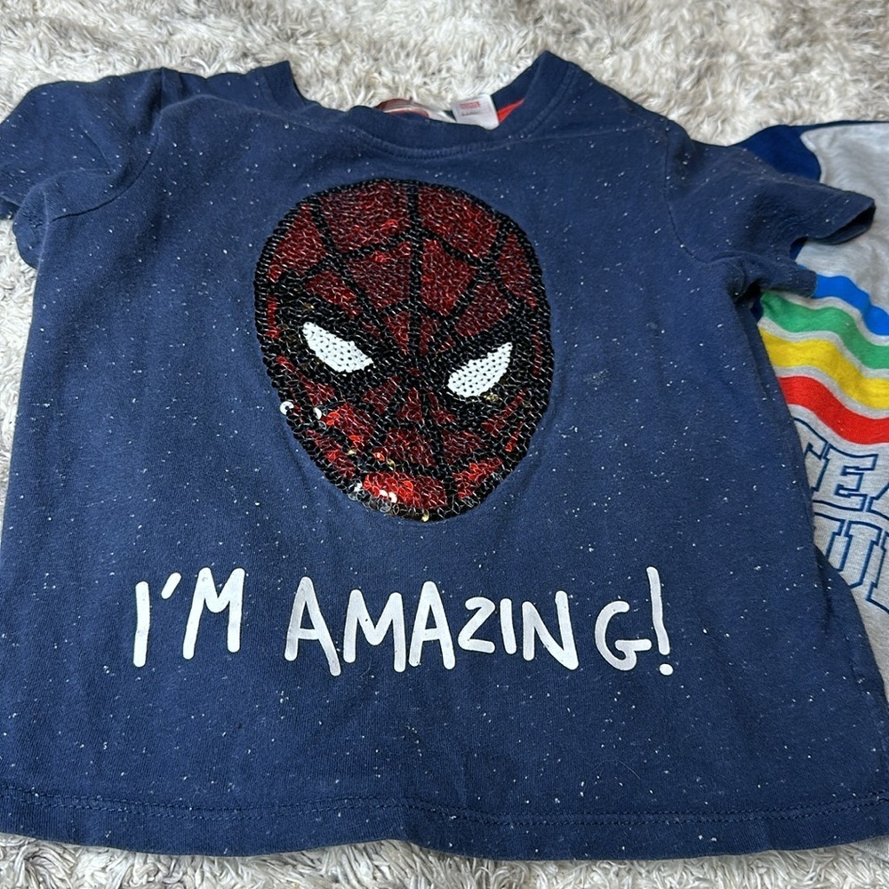 🍄2/3 H&M spider-sequin Man T-shirt